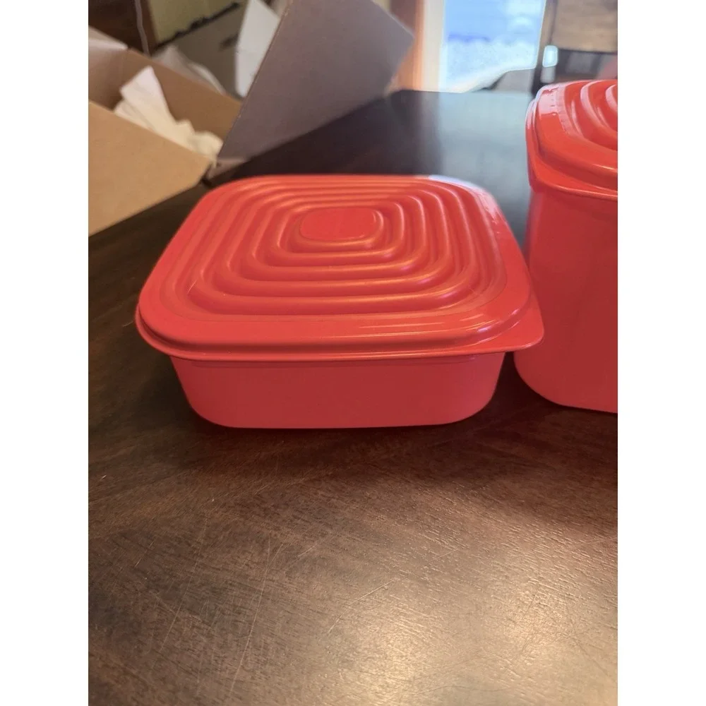 set of 2 Tupperware Stuffables 11 cup and 5 cup 16191-2 1620-3